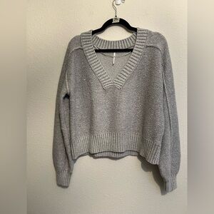 #286 Free People Gray Vneck cropped sweater oversized xsmall